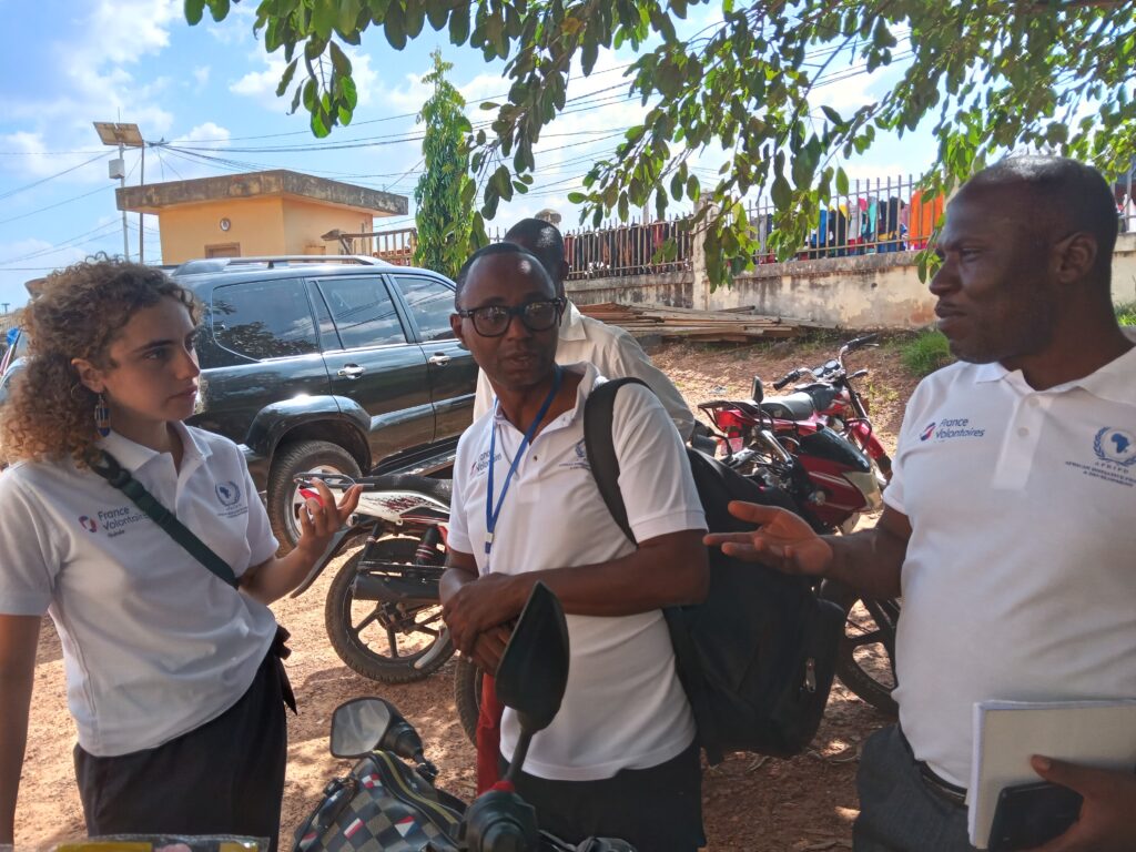 AFRIPD team discussing after the restitution of the report in N'zerekore