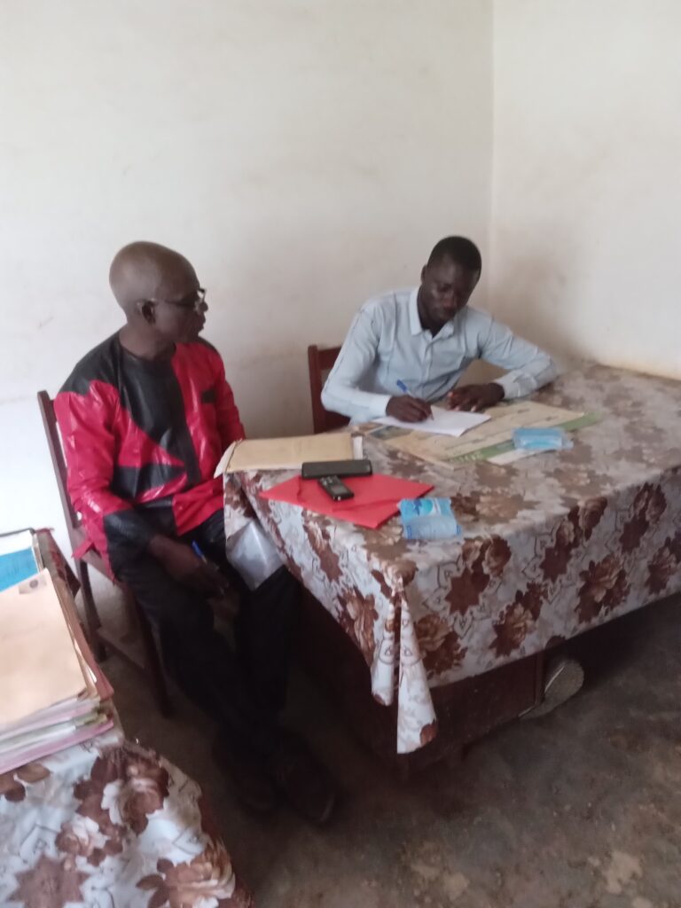 One of the AFRIPD workers in interview with water and forest manager in the cartography of actors involved in the protection and preservation o