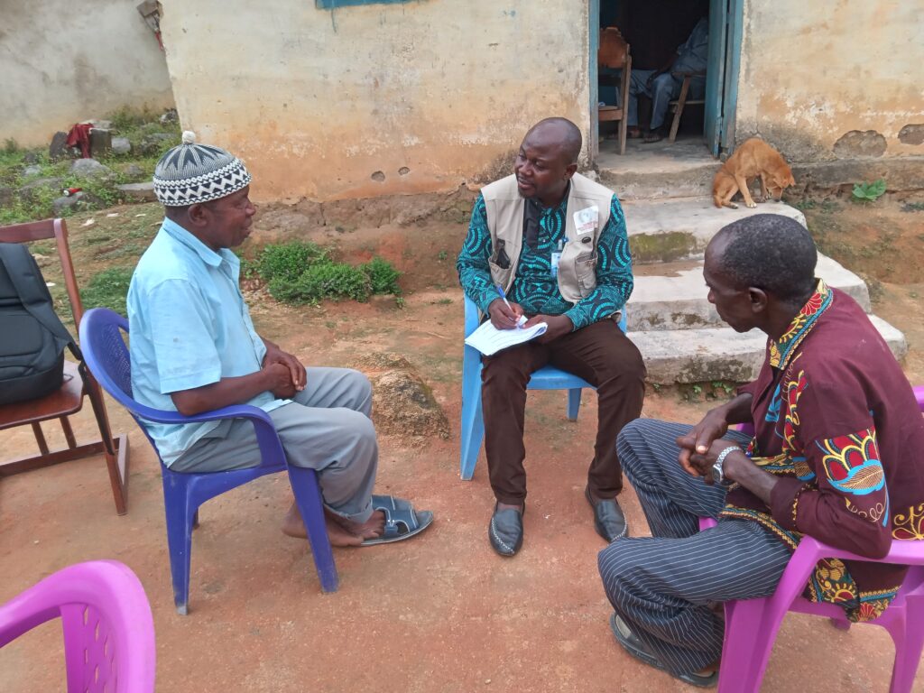 The director of program of AFRIPD in interview in the village of Tekoulo with actors involved in the protection ad preservation of forest